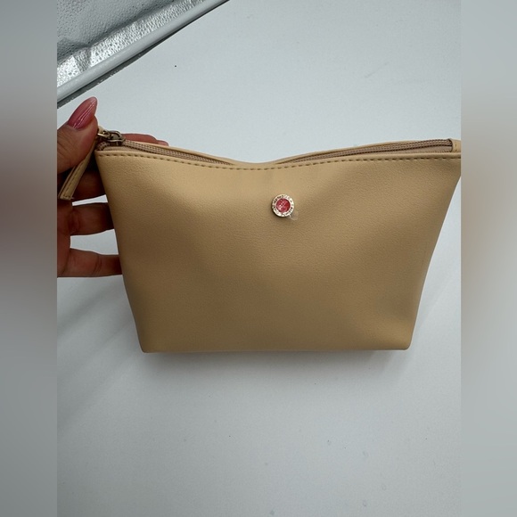 Emirates His & Hers Business Class Bvlgari Amenity Bags - Picture 10 of 12